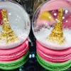 Boule de neige tour Eiffel 2 macarons